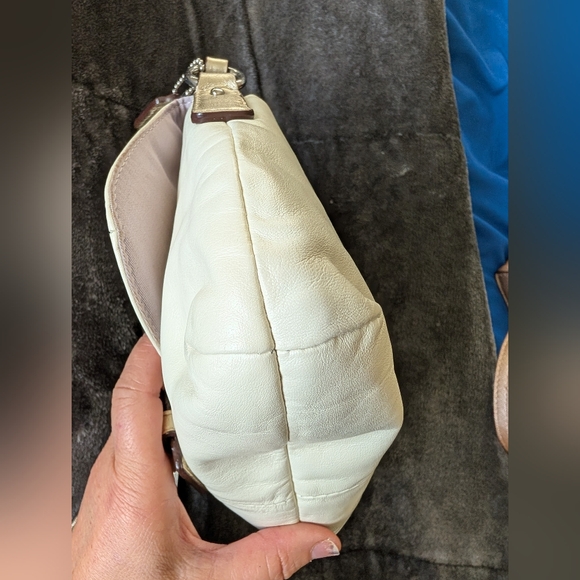 Coach Soho Off White Leather Flap Small Crossbody Bag W/ Buckle Nice! - Picture 5 of 13